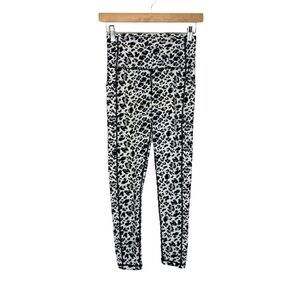 Zyia Active Snow Leopard Print Brilliant Pocket Leggings Sz 4 Black White Crop